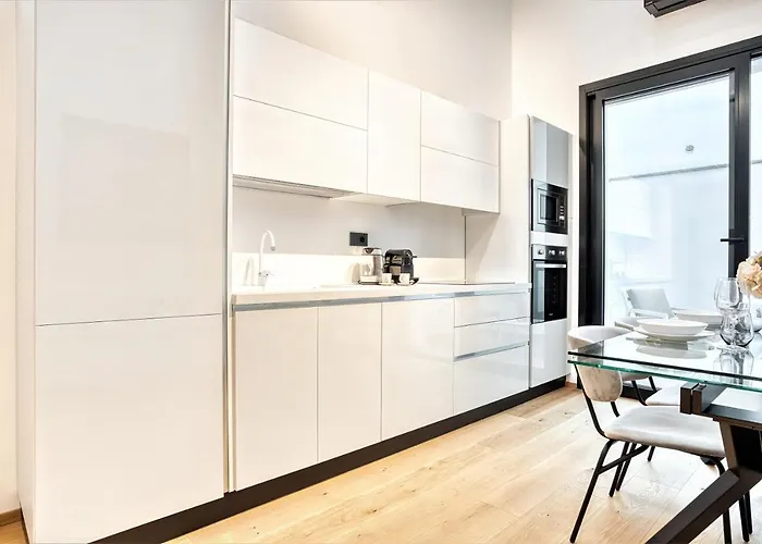 Apartment Hostmate - - Pastrengo - Isola Milan